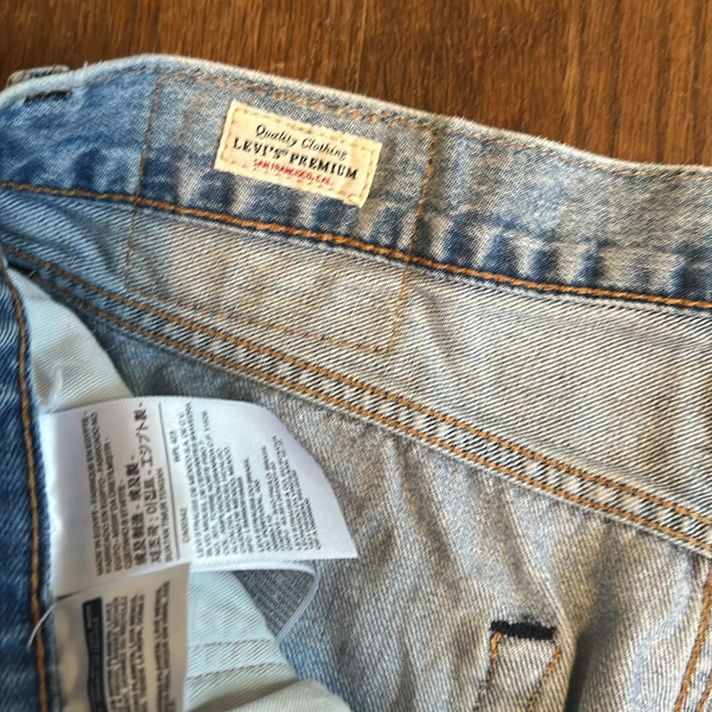 Levi’s Ripped Jean Short - Picture 2 of 3